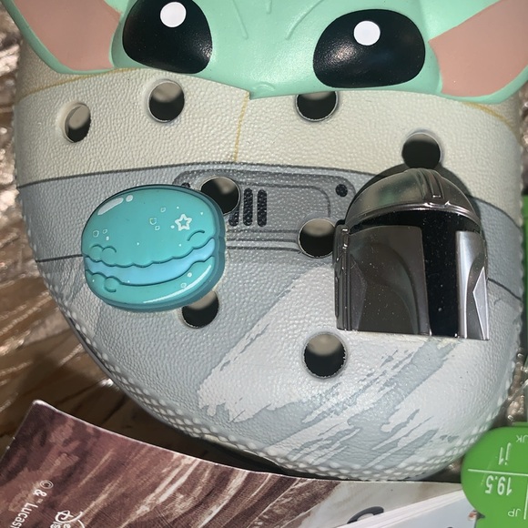 CROCS Mandalorian Grogu classic clog J1 - Picture 2 of 7